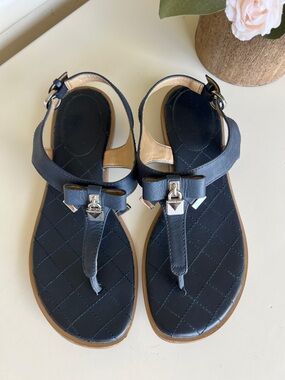 MICHAEL KORS Thong Sandal 🌸 sz 8
